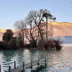 appart-cosy-proche-du-lac-avec-terrasse.hotels-rhonealpes.com/